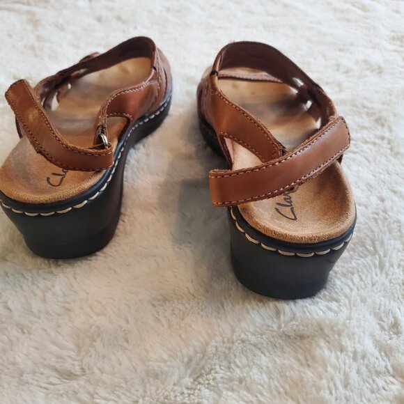 Clarks Brown Strappy Tan  Leather Velcro Sandals Womens Size 7 Open Toe Brown - Picture 6 of 10